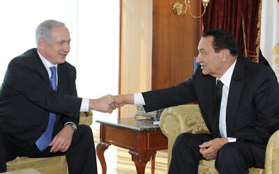 The President of Egypt Hosni Mubarak meets with Prime Minister Benjamin Netanyahu at Sharm el-Sheikh in Egypt  concerning the renewal of the negotiations with the Palestinians, January 6, 2011. (GPO)