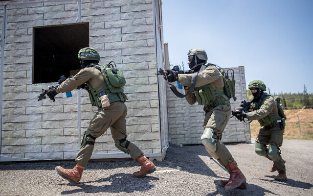 Ilustrativo.  Los soldados israelíes de la unidad antiterrorista de Lotar participan en una sesión de entrenamiento en la base militar de Adam cerca de Modiin el 22 de julio de 2019. (Yonatan Sindel / Flash90)
