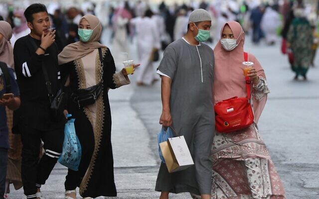 Muslim pilgrims wear masks at the Grand Mosque in Saudi Arabia's holy city of Mecca on February 28, 2020.  (Abdel Ghani Bashir/AFP)