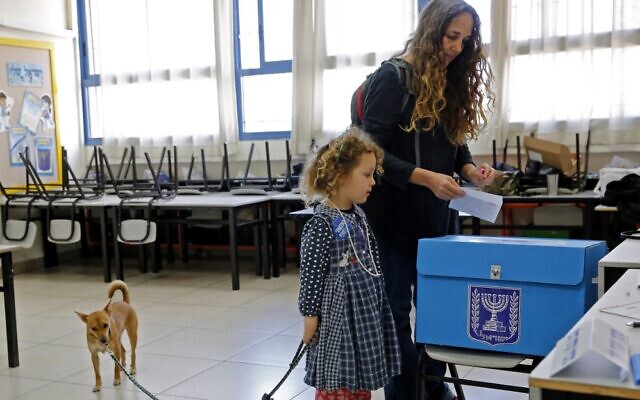 A polling station in Tel Aviv on March 2, 2020 (GIL COHEN-MAGEN / AFP)