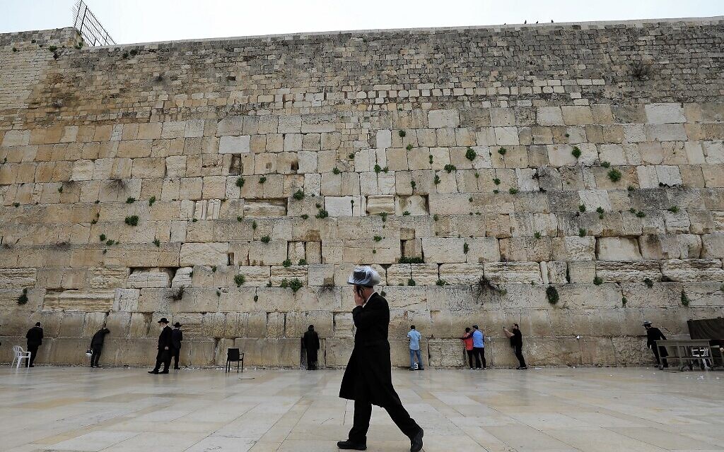 Israels Chief Rabbis Call On Jews To Avoid Visiting The Western Wall
