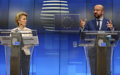 European Commission President Ursula von der Leyen (L) and European Council President Charles Michel (R)  participate in a media conference at the European Council building in Brussels, March 9, 2020 (AP/Olivier Matthys)