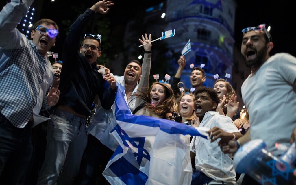 Israelis take part in celebrations marking 71st Independence Day, in Jerusalem on May 8, 2019. (Hadas Parush/Flash90)