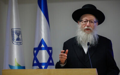 Health Minister Yaakov Litzman at a press conference about the coronavirus at the Health Ministry in Jerusalem, on March 4, 2020 (Olivier Fitoussi/Flash90)