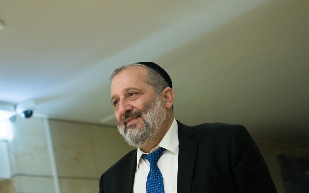 Shas party leader Aryeh Deri arrives at the Knesset for a meeting with Prime Minister Benjamin Netanyahu, March 3, 2020. (Yonatan Sindel/Flash90)
