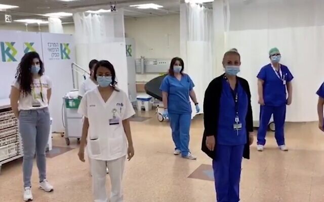 Screen capture from video of medical staff at the Sheba Medical Center observing a minute of silence for Suzy Levi, a nurse at the hospital who died of COVID-19, April 27, 2020. (Ynet)