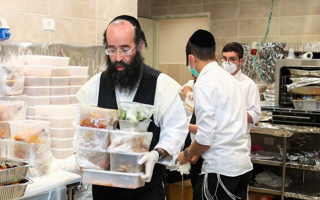 Volunteers from the Ezrat Achim organization in Beit Shemesh prepare food for distribution to Israelis who are homebound due to the COVID-19 pandemic. (Courtesy)