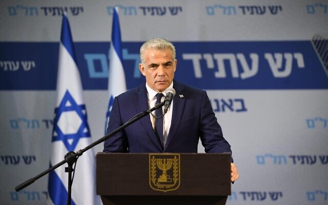 Yesh Atid-Telem leader Yair Lapid gives a statement to the press on April 21, 2020. (Elad Guttman/Yesh Atid-Telem)
