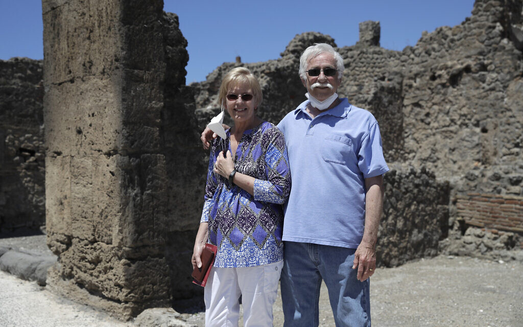 US couple spends 10 weeks in Italian lockdown to visit Pompeii ...