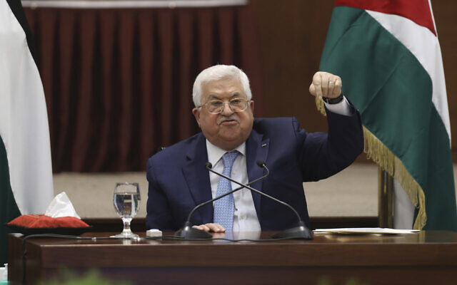 PA President Mahmoud Abbas heads a leadership meeting at his headquarters in the West Bank city of Ramallah, May 19, 2020. (Alaa Badarneh/Pool via AP)
