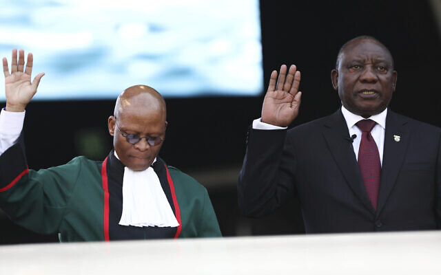 South African President Cyril Ramaphosa, right, takes the Oath of Office alongside Chief Justice, Mogoeng Mogoeng, left, at the Loftus Versfeld stadium in Pretoria, South Africa, Saturday, May 25, 2019.  (AP Photo)