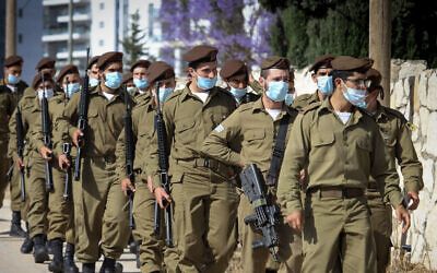 Illustrative: Soldiers from the Golani Brigade wearing face masks, on May 12, 2020 (Yossi Aloni/Flash90)