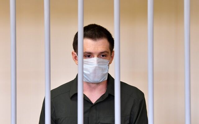 US ex-marine Trevor Reed, charged with attacking police, stands inside a defendants' cage during his verdict hearing at Moscow's Golovinsky district court on July 30, 2020. (Dimitar DILKOFF / AFP)