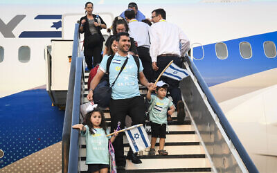 Illustrative: New immigrants from North America arrive on a flight arranged by the Nefesh B'Nefesh organization at Ben Gurion Airport, on August 14, 2019. (Flash90/ File)