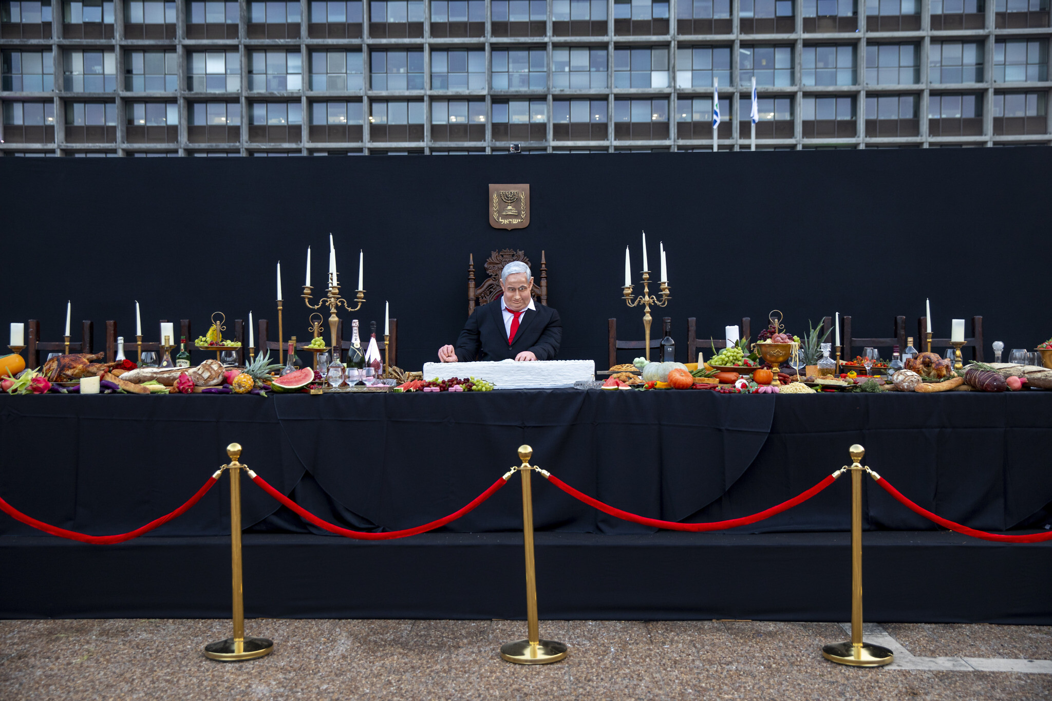 Artist takes aim at Netanyahu with life-size Last Supper statue ...