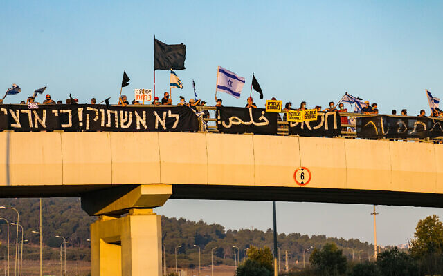 Israelis protest against Prime Minister Benjamin Netanyahu on a highway overpass in the Jezreel Valley on July 25, 2020. (Anat Hermony/Flash90)