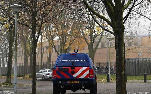 A car belonging to the Dutch security forces guards the Maimonides and Rosj Pina Jewish schools in Amsterdam, November 25, 2019. (Cnaan Liphshiz)