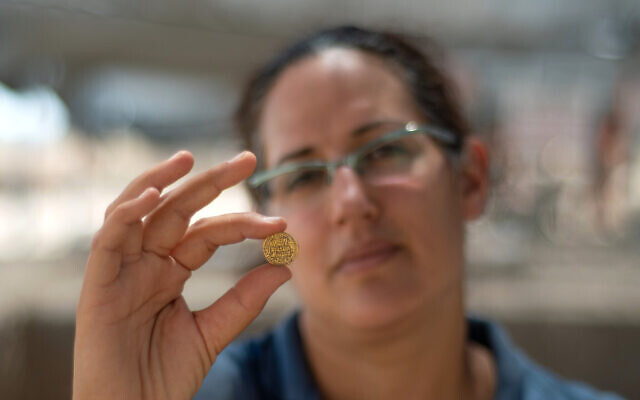 Israeli youths unearth 1,100-year-old gold coins from Abbasid era