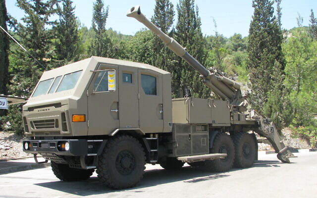Elbit Systems' ATMOS 2000 self-propelled howitzer, which will serve as the basis for the IDF's next artillery cannon, as seen on May 19, 2008. (Rowielip/Wikimedia/CC BY-SA 3.0)