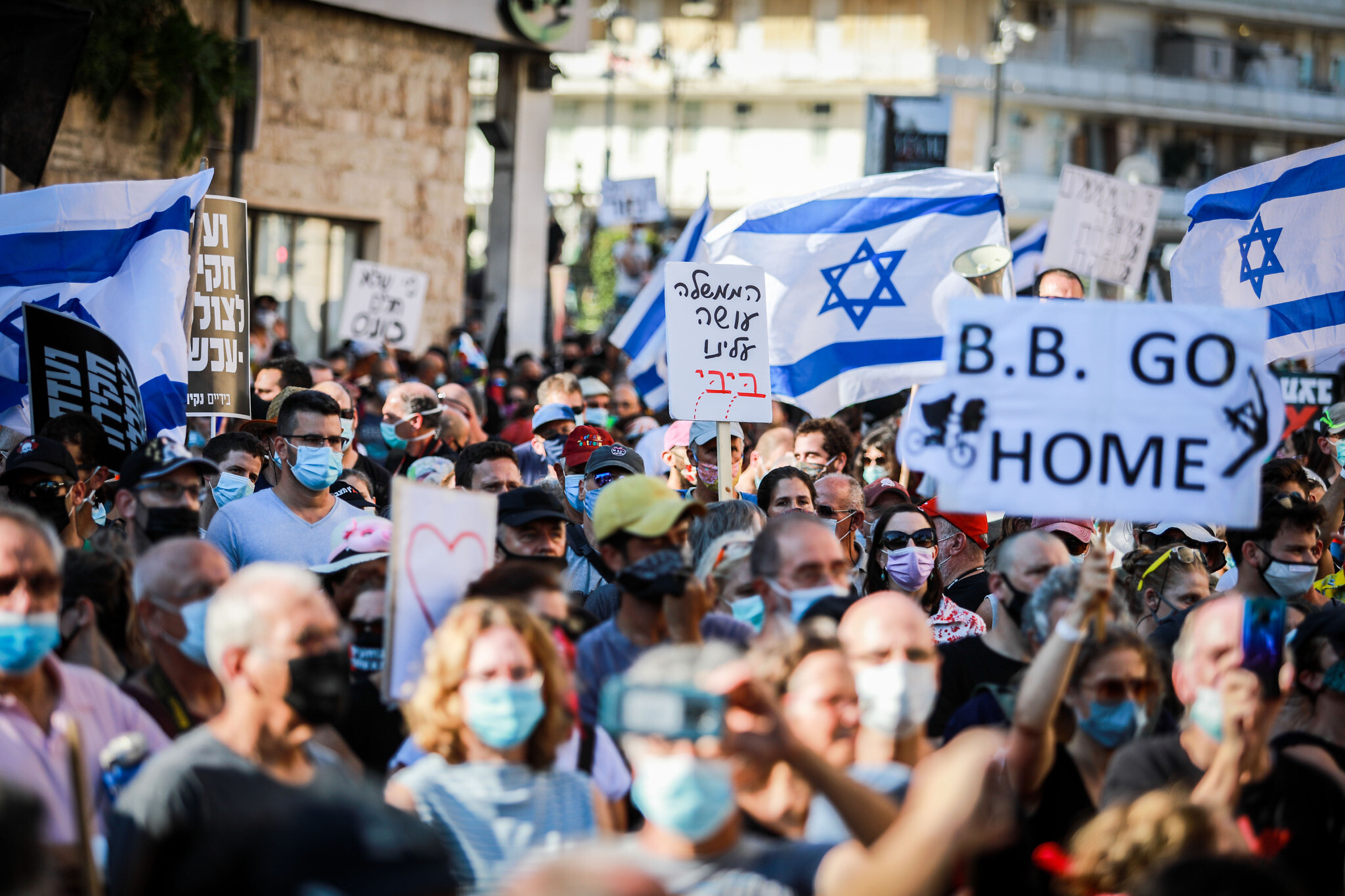 3,000 protest in latest anti-Netanyahu rally outside his home | The Times of Israel