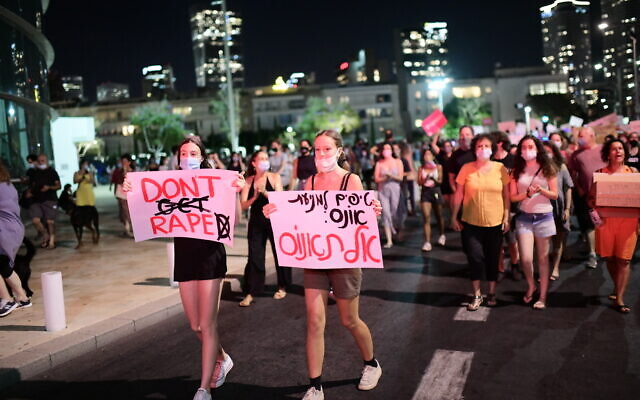 Israelis take part in a demonstration in support of the 16 year old victim of an alleged gang rape in Eilat, in Tel Aviv. August 20, 2020. (Tomer Neuberg/Flash90)