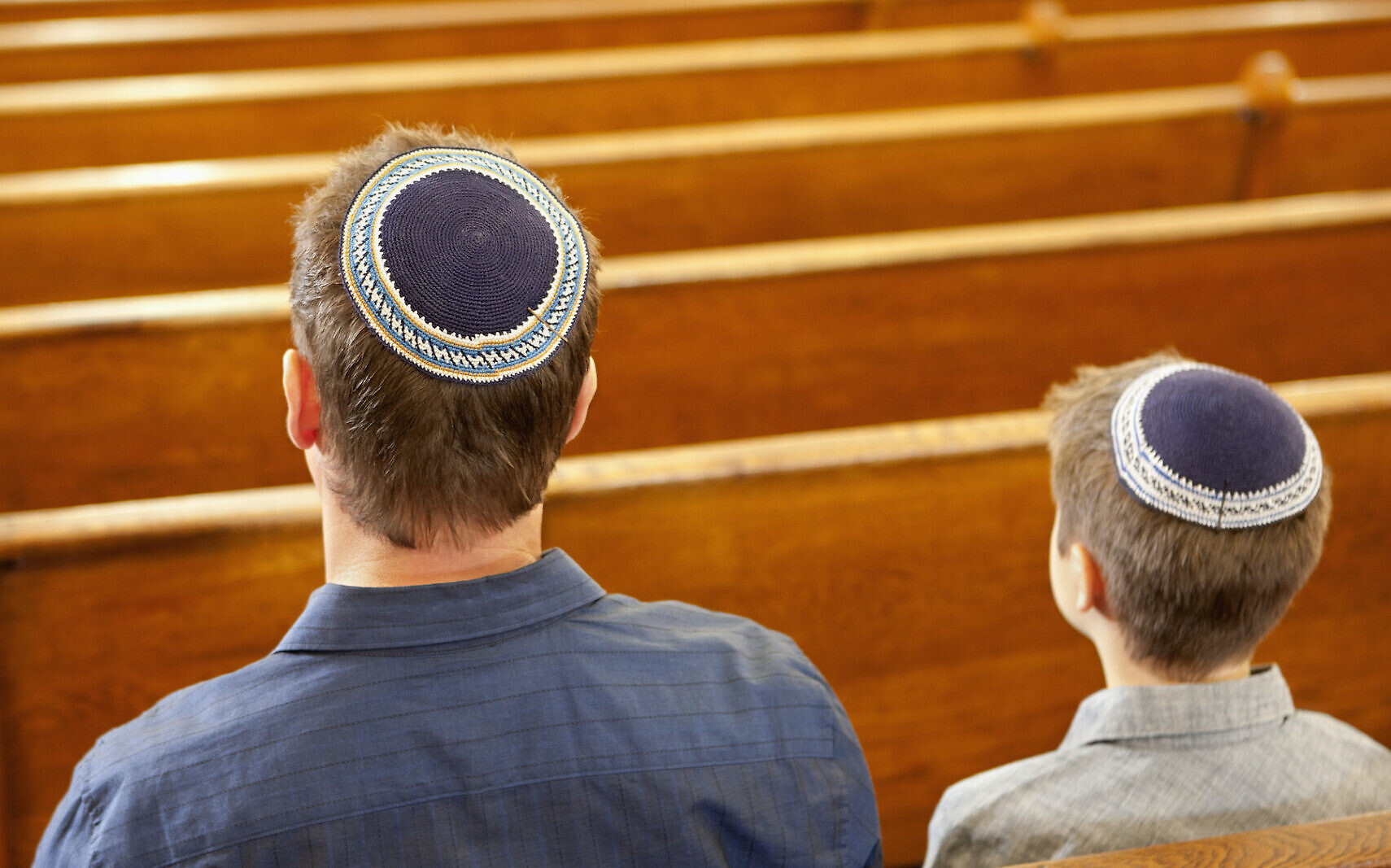 17-of-us-jews-attended-virtual-prayers-last-month-versus-half-of