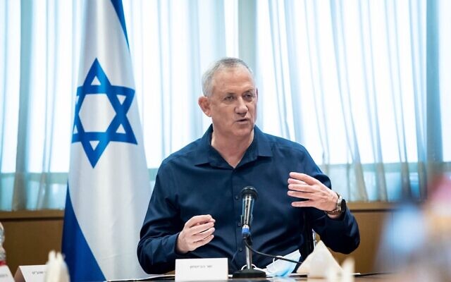 Defense Minister Benny Gantz speaks to local leaders from southern Israel, August 19, 2020. (Oded Karni/GPO)