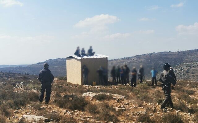 Border Police evict teenagers from Ma'ale Shai, an illegal outpost established in Palestinian-controlled Area B in the West Bank (Israel Police)