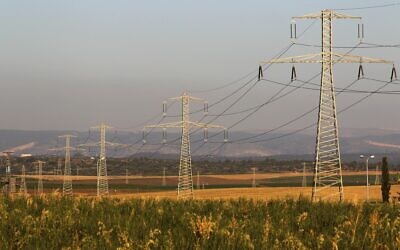 Power lines next to Moshav Bnei Re'em in central Israel, April 26, 2010. (Nati Shohat/ Flash90/ File)