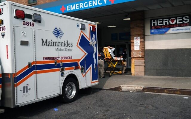 Medical workers deliver a patient to the Maimonides Medical Center on September 14, 2020 in the Brooklyn borough of New York City. (Spencer Platt/Getty Images/AFP)