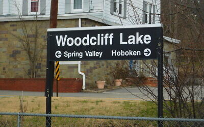 Woodcliff Lake train station. (Adam Moss/ Flickr/ CC BY-SA)