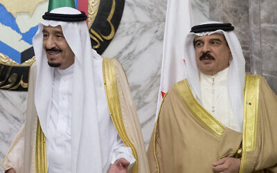 Saudi Arabia's King Salman, and Bahrain's King Hamad bin Isa al Khalifa during the Gulf Cooperation Council Summit in Riyadh, Saudi Arabia, April 21, 2016. (Carolyn Kaster/AP)