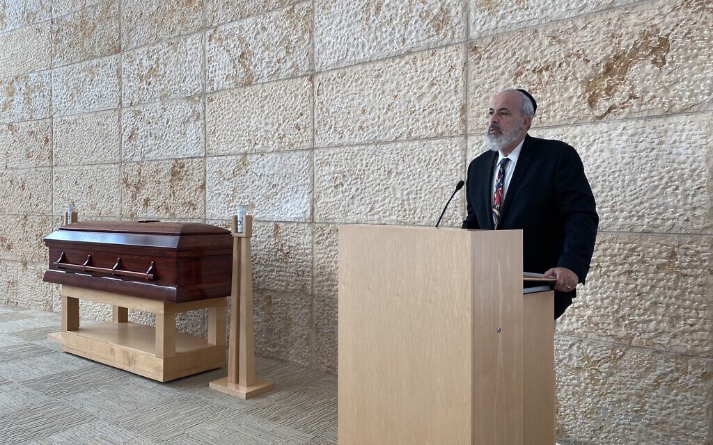 David Jacobson in the sanctuary of Chicago Jewish Funerals, September 2020. (Silvio Ribeiro)