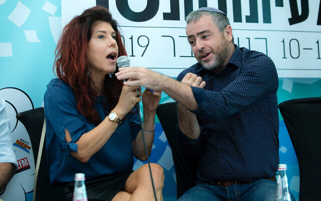 Israeli socialite, investor and talk show host, Judy Nir-Mozes (L), and Israeli journalist and Channel 20 news anchor, Shimon Riklin, participate in a pannel, on November 11, 2019. (Moshe Shai/Flash90)