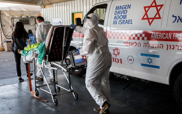 Magen David Adom workers wearing protective clothing outside the coronavirus unit at Shaare Zedek hospital in Jerusalem, September 14, 2020 (Nati Shohat/Flash90)