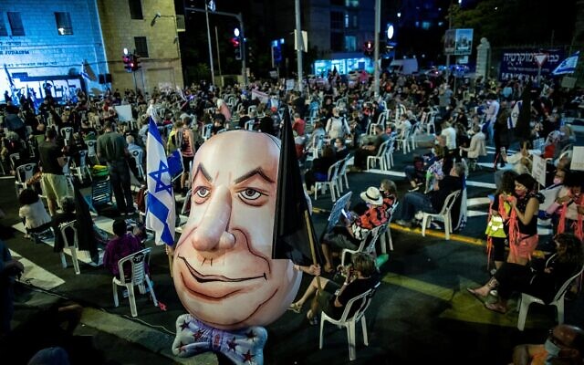 Following social-distancing regulations, protesters rally against Prime Minister Benjamin Netanyahu, outside his official residence in Jerusalem on September 24, 2020. (Yonatan Sindel/Flash90)