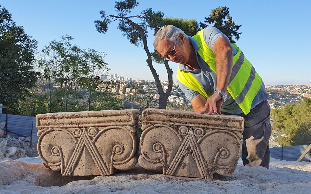 The unveiling of a column head found at a dig at Armon HaNatziv, Jerusalem (Yoli Schwartz, Israel Antiquities Authority)