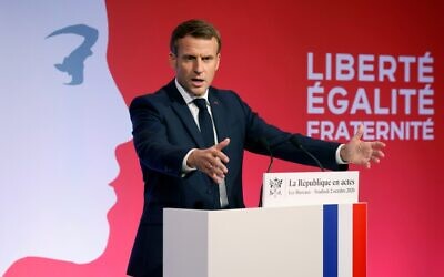 French President Emmanuel Macron delivers a speech on October 2, 2020 in Les Mureaux, outside Paris. (Ludovic MARIN / POOL / AFP)