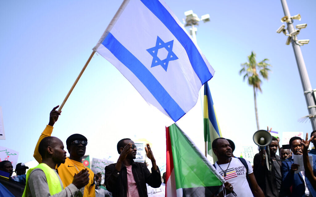 Sudanese demonstrate in support of their people in Sudan, in south Tel Aviv, on April 13, 2019. (Tomer Neuberg/Flash90)