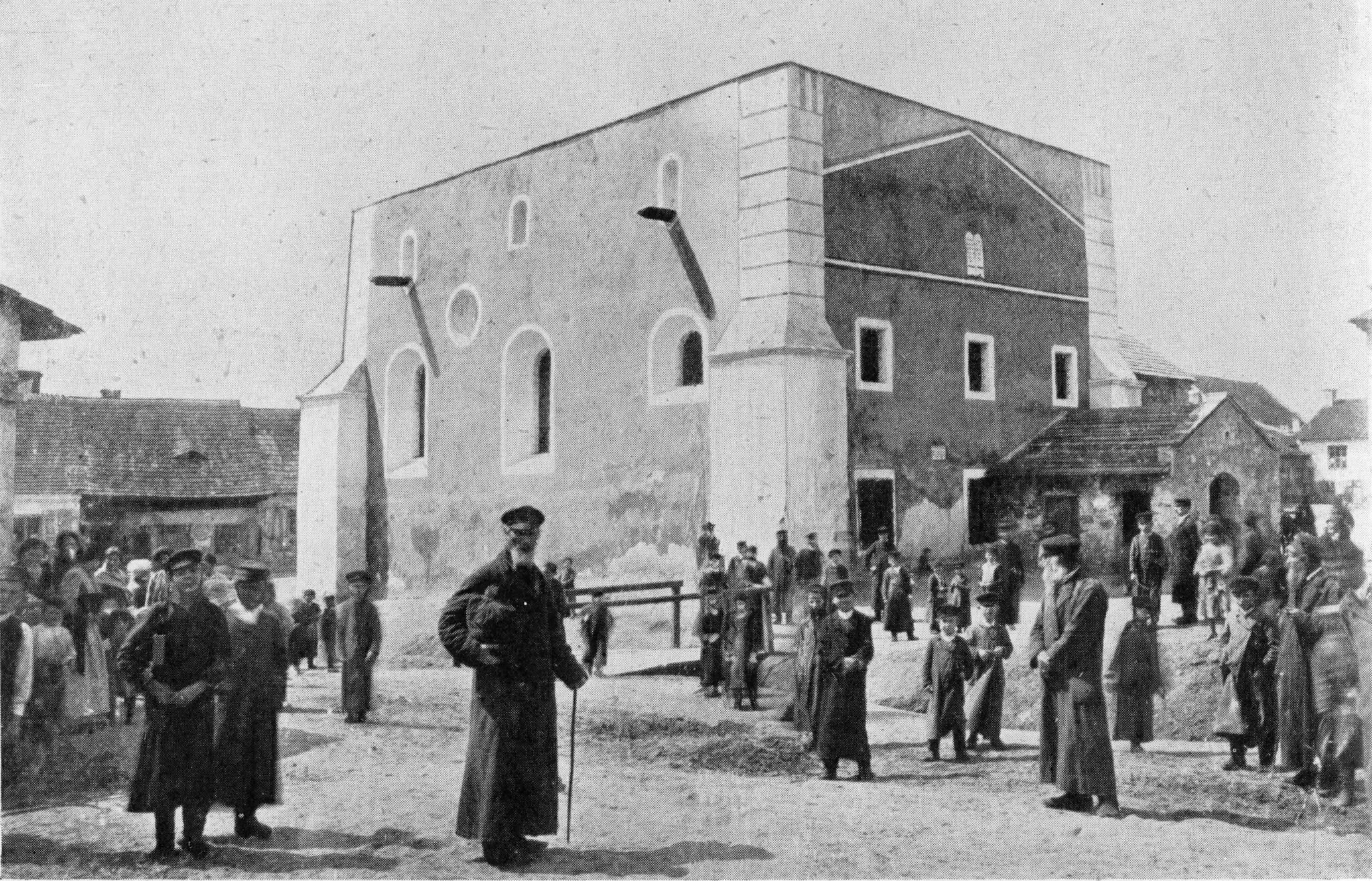 Illustrative: Pińczów synagogue. (George K. Loukomski via Wiki commons)