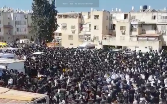 Screen capture from video of the funeral of Rabbi Mordechai Leifer, known as the Pittsburgh Rebbe, who died of the coronavirus and was buried in Ashdod, October 5, 2020. (Twitter)