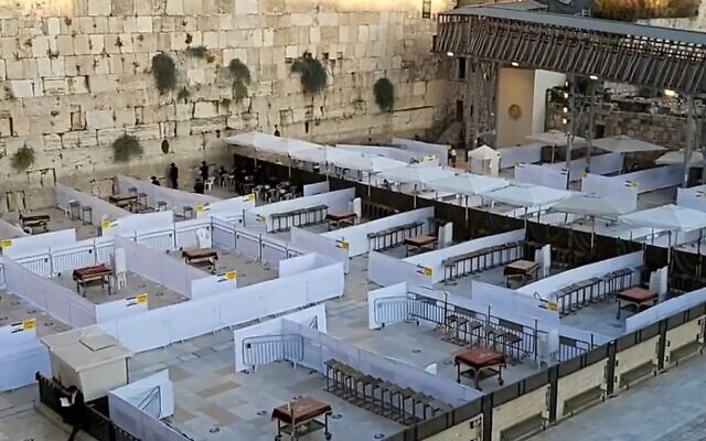 Preparations at the Western Wall in Jerusalem for the resumption of group prayers, October 15, 2020 (Western Wall Heritage Foundation)