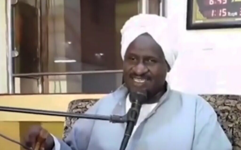 Sudanese cleric Sheikh Abdel-Rahman Hassan Hamed issuing a fatwa in support of normalization with Israel (video screenshot)