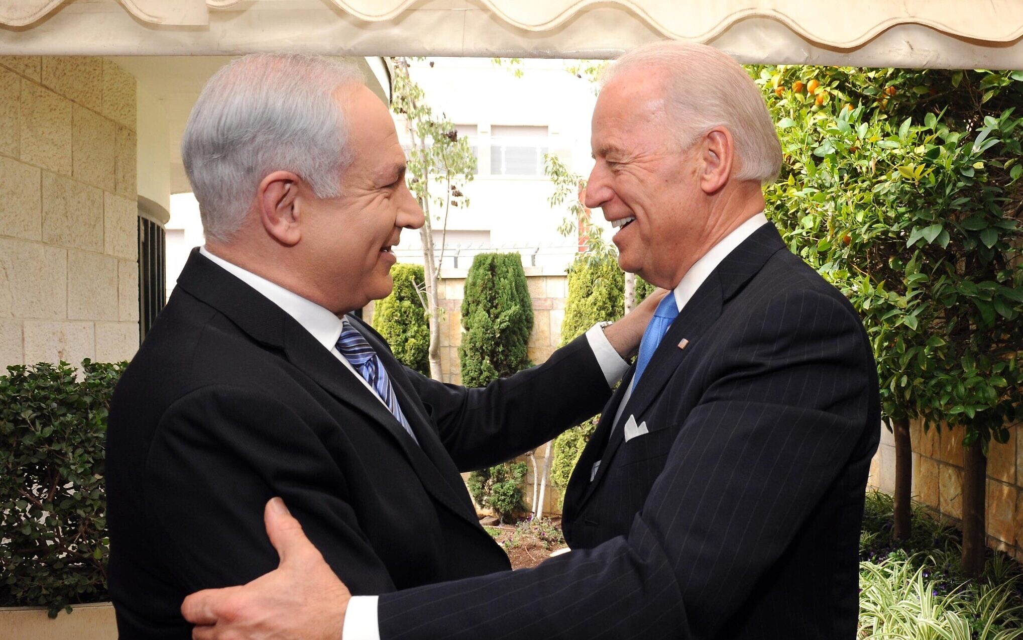 Prime Minister Benjamin Netanyahu (left) with then US Vice President Joe Biden in Jerusalem, 2010. (Avi Ohayun/GPO)