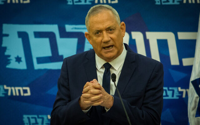 Benny Gantz delivers a statement to the media at the Knesset on August 24, 2020. (Oren Ben Hakoon/POOL)