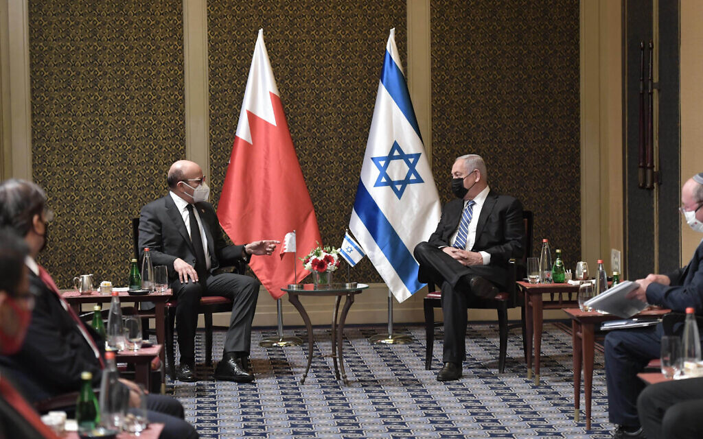 Prime Minister Benjamin Netanyahu meets with Bahraini Foreign Minister Abdullatif bin Rashid Al-Zayani in Jerusalem, November 18, 2020. (Amos Ben Gershom/GPO)