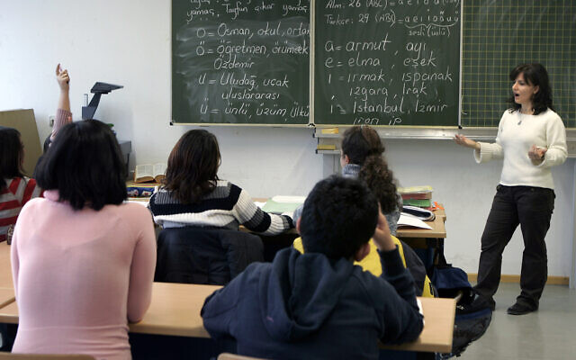 File: A lesson in the Carlo-Mierendorff school in Frankfurt, Germany, November 27, 2008. (AP Photo/Michael Probst)