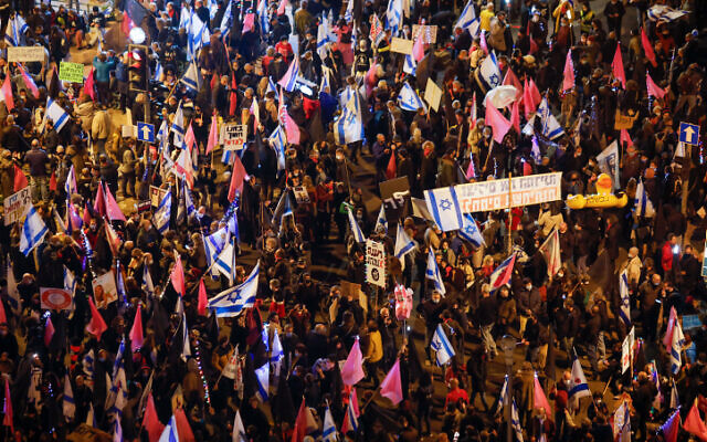 Protesters against Prime Minister Benjamin Netanyahu in Jerusalem, on December 05, 2020 (Olivier Fitoussi/Flash90)