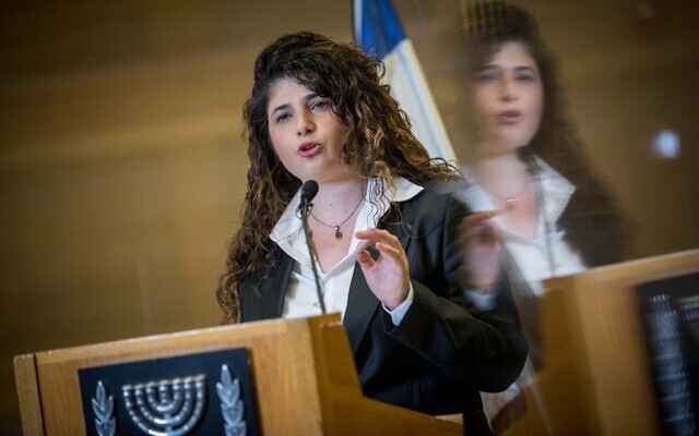 Likud MK Sharren Haskel announcing her resignation from the Knesset and the Likud party, on December 23, 2020. (Yonatan Sindel/Flash90)
