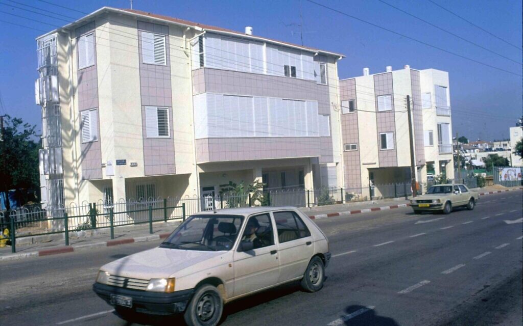 An Israeli apartment building that was rebuilt after it was destroyed in a Scud missile attack during the 1991 First Gulf War. (Defense Ministry Archive)